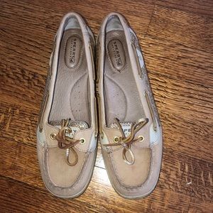 Women’s Sperrys with Gold detailing Size 9